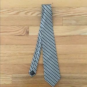 Men’s monochromatic tie